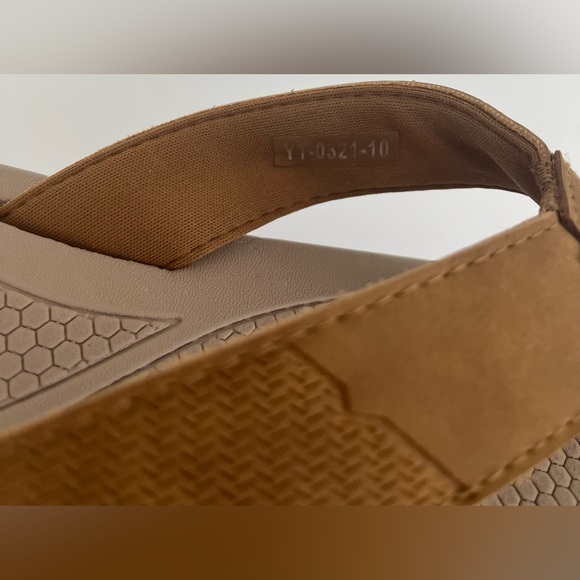 High Tide Flip Flops Size 11.5 - Picture 4 of 8